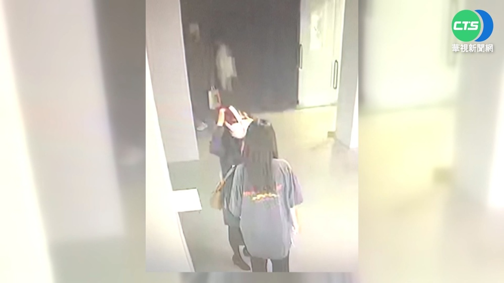 體驗VR竟賞工讀巴掌! 女子聽到報警馬上逃