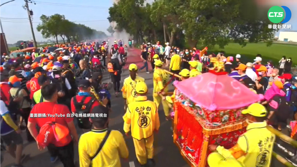 白沙屯媽祖抵北港朝天宮 萬人夾道恭迎