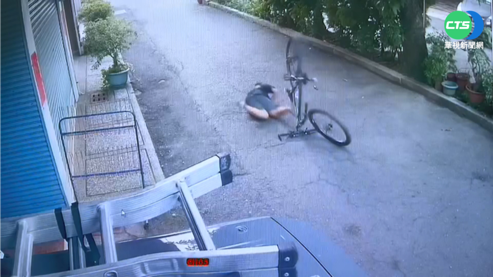 新腳踏車騎11天"解體" 學生摔出多處擦傷