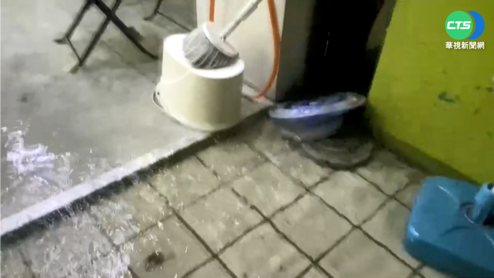 雨彈凌晨炸高雄 道路淹水深達40公分