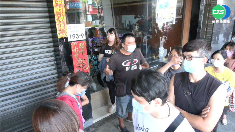 輝瑞兒童疫苗開打 家長排隊撲空爆火氣