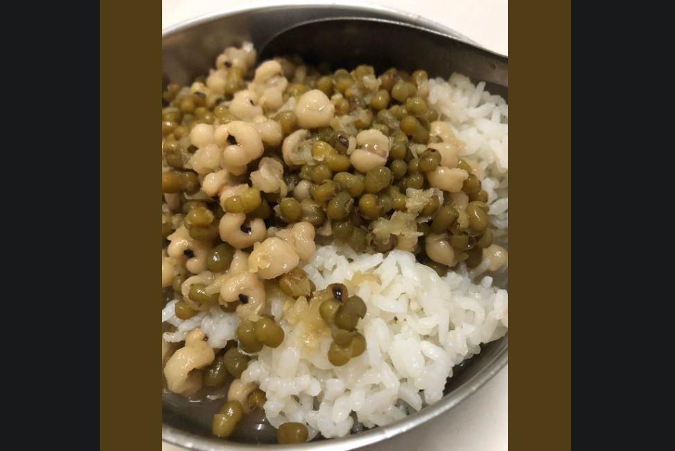 超新奇吃法！冰綠豆湯配白飯 網：很消暑
