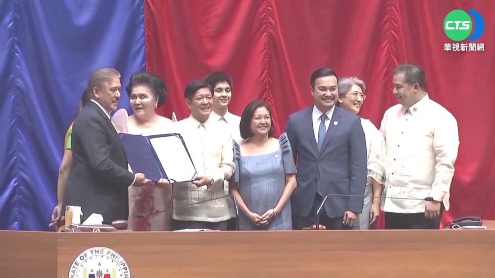 小馬可仕當選菲律賓總統 92歲母開心現身