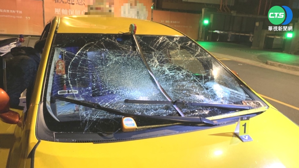 酒醉亂來! 毆打運將 踩爆小黃擋風玻璃