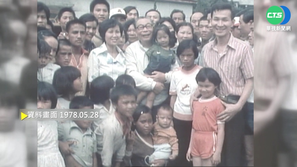 蔣經國參訪育幼院 全體院童熱烈歡迎