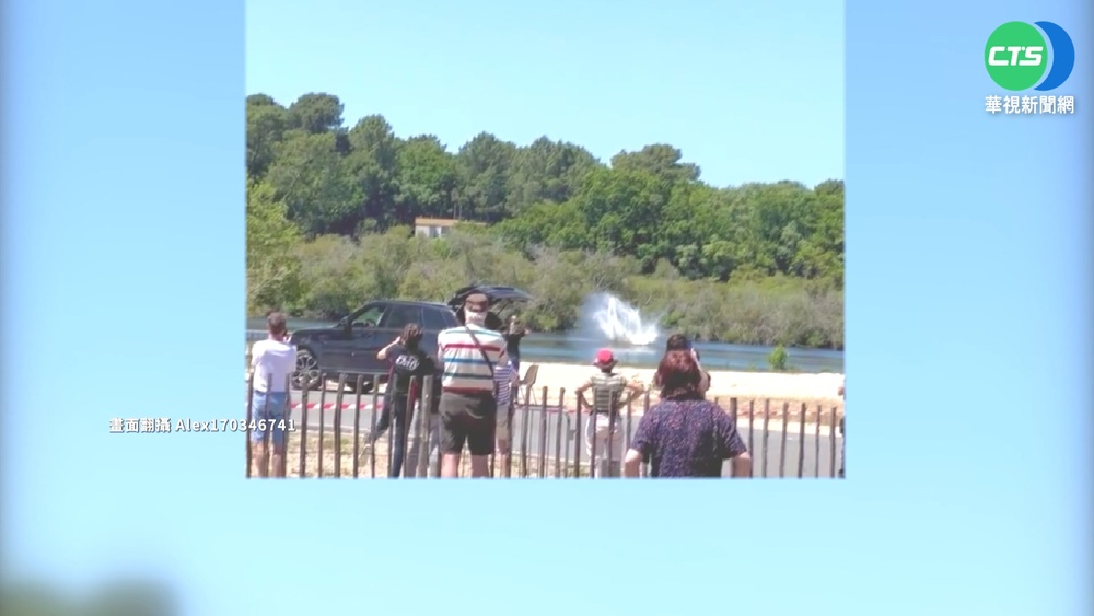 法發明家秀"飛行滑板" 慘從15米高空墜湖
