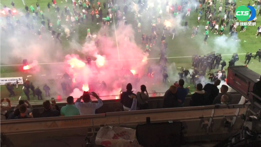 法甲名門輸球降級 球迷暴動衝上場鬧事