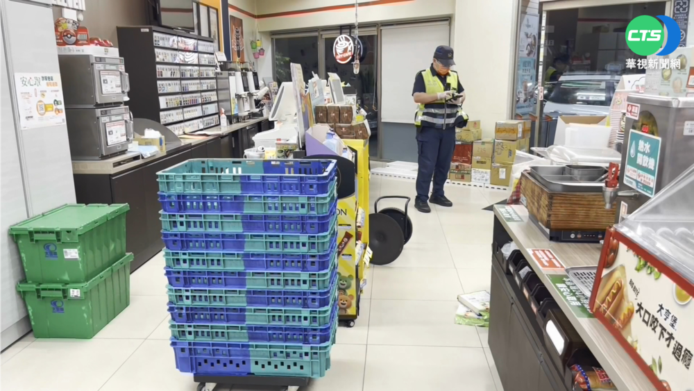 歹徒清晨闖超商 持辣椒水.電擊店員!