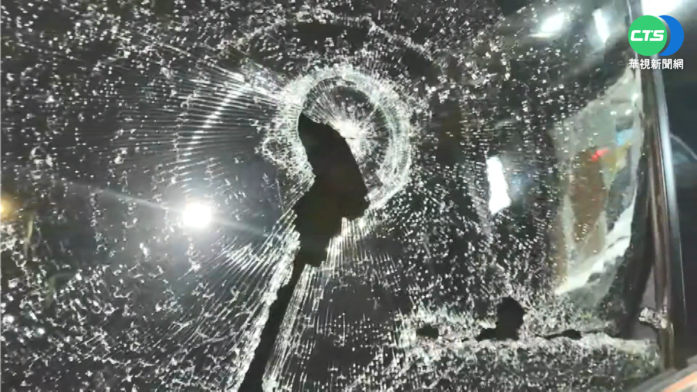 金錢糾紛擄人 21歲嫌駕車衝撞遭警壓制