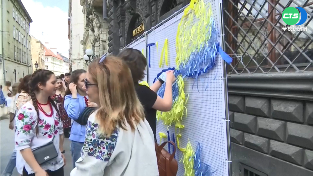 243烏童死於戰禍 利維夫"空校車"悼念