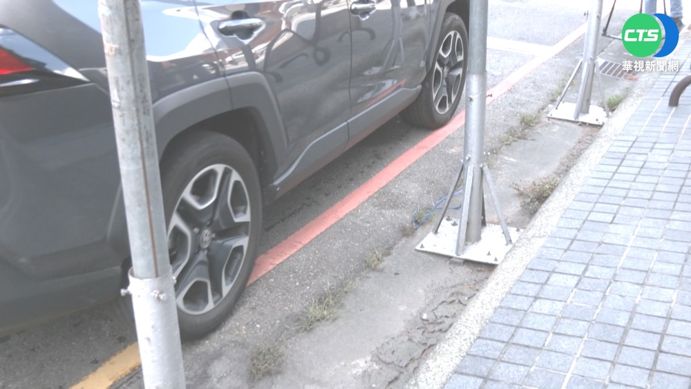 同樣違停多罰600元 女嗆警"看車廠牌開單"