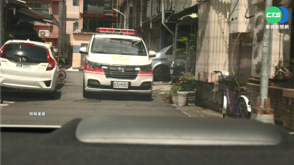 又見惡意擋救護! 小貨車前方無其他車輛...