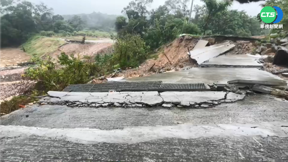 豪雨沖刷道路坍 新竹寶山大崎村成孤島
