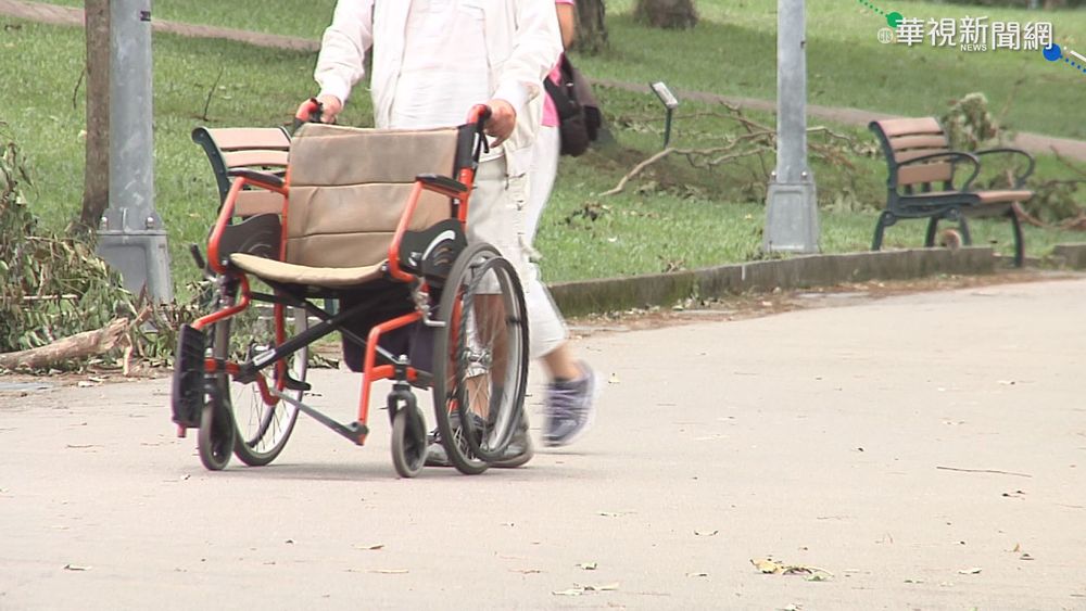 女大生照顧高齡90歲爸爸 網心疼：盡力就好