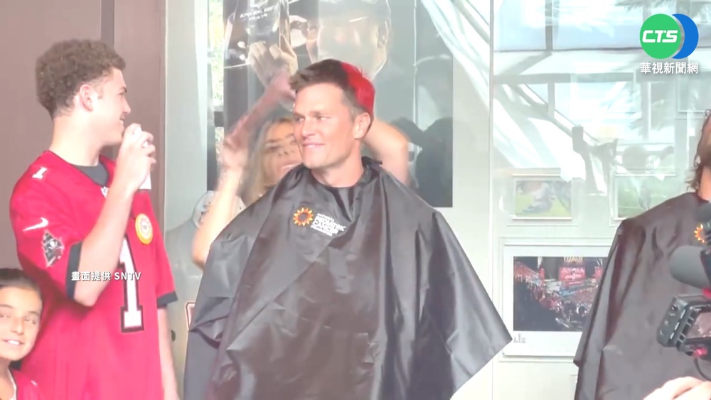 "紅毛Brady"挺癌童 傳奇四分衛染髮募款