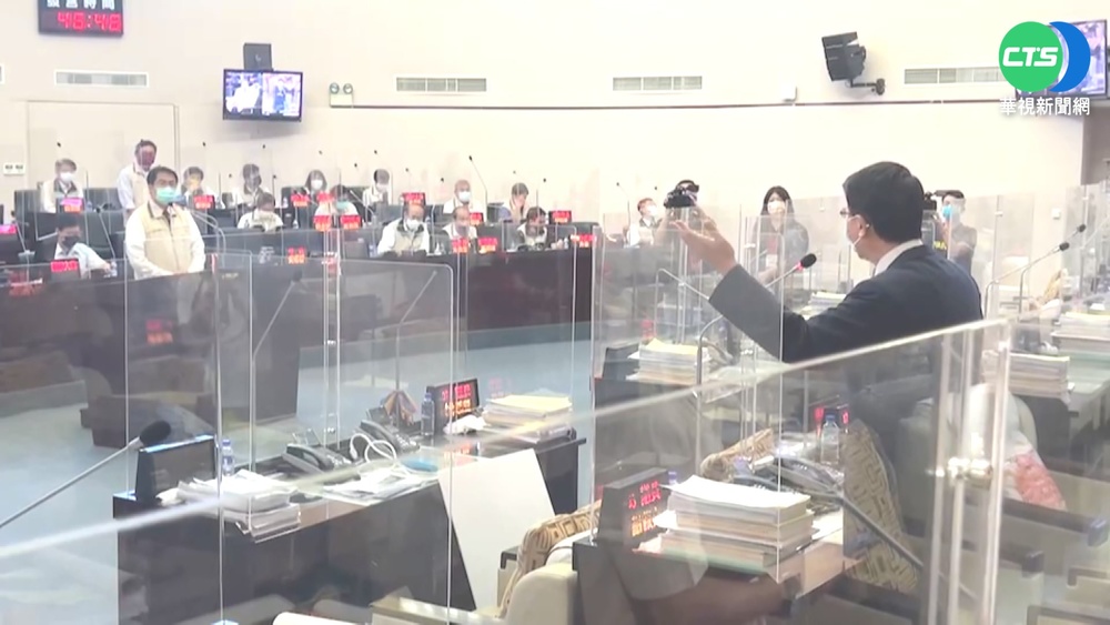 "勒索廠商換選票" 謝龍介控台南經發局長