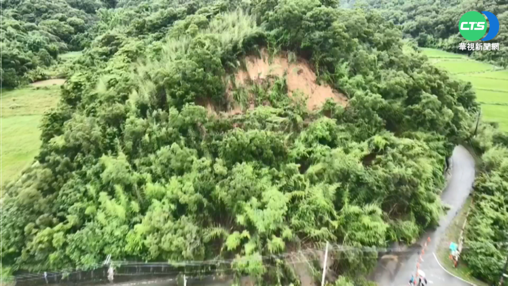 苗栗造橋大走山 土石崩.道路擠壓呈波浪狀