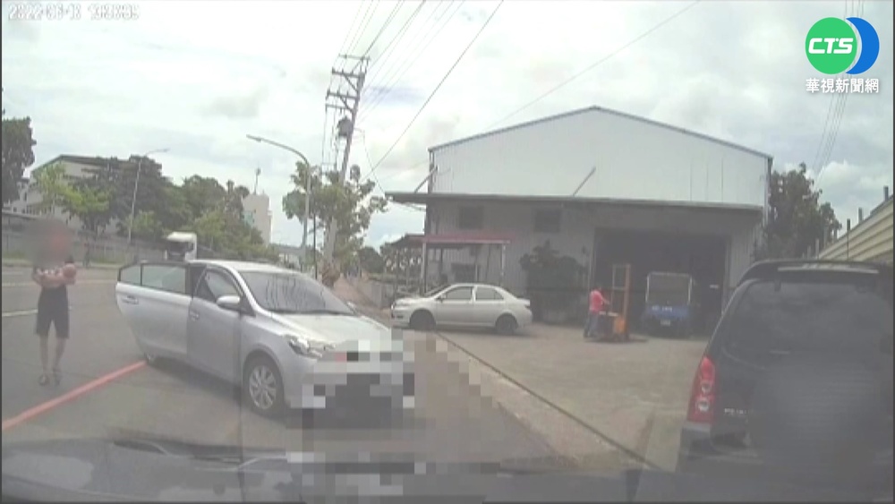 高雄男嬰確診發高燒 阿公開車攔警求救