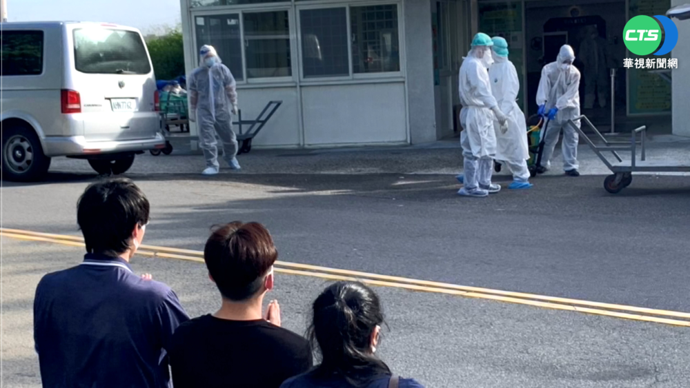 確診亡者被迫"車上入殮" 親人慟"沒尊嚴"