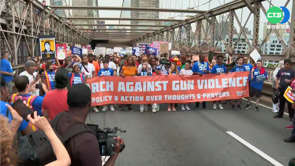 全美萬人上街籲管制槍枝 周日又槍擊釀5死