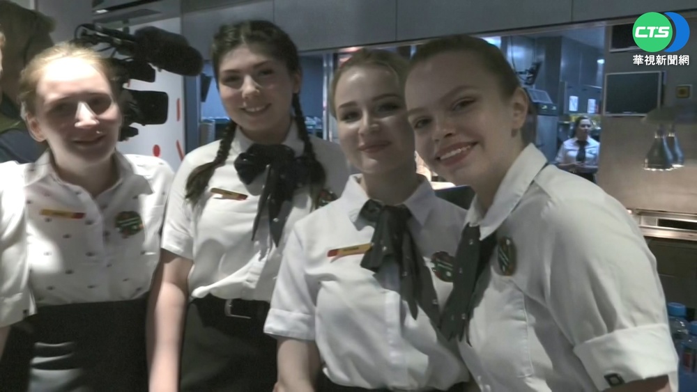 "俄版麥當勞"改名重開 人潮爆滿排隊搶吃