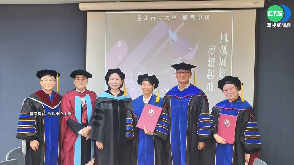 台灣羽壇"學霸" 戴資穎完成博士學位