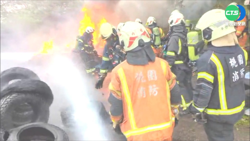 桃園警消好忙! 輪胎廠惡火.電廠鷹架倒釀6傷