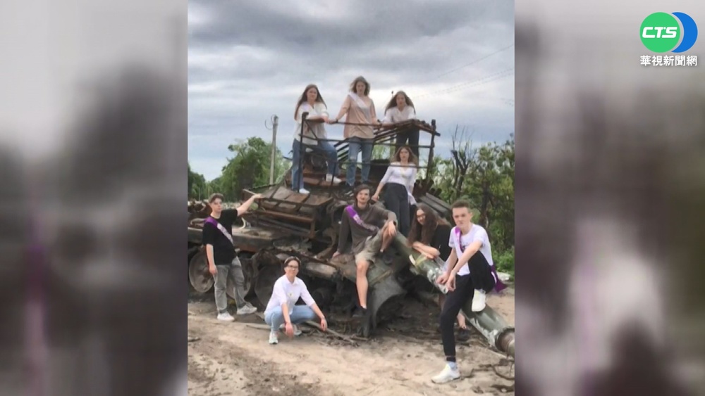 戰火中的畢業典禮 烏克蘭攝影師記錄歷史