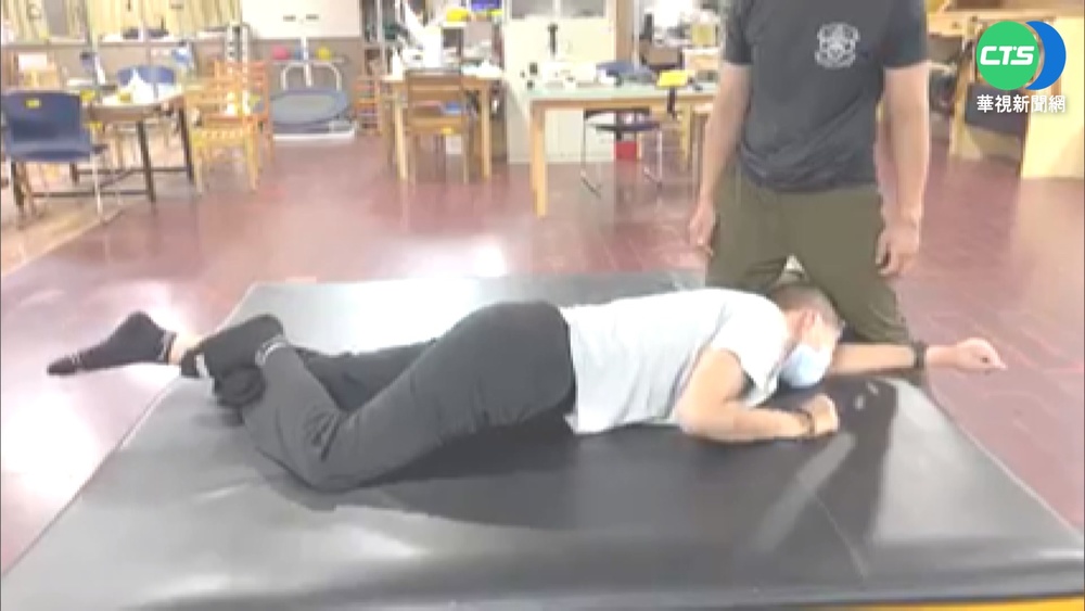 1300呎高墜落生還 秦良丰復健4年能翻身!