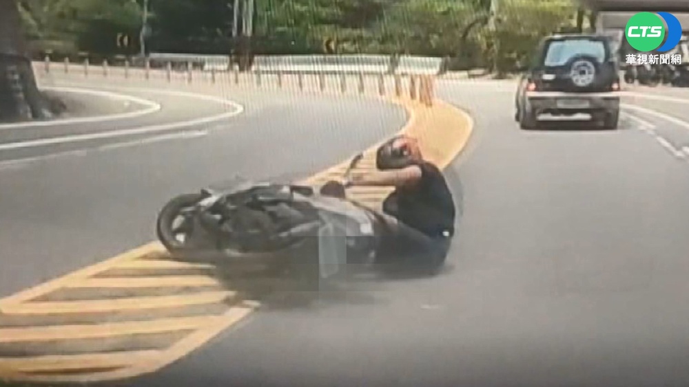 16歲男騎車打滑慘摔對向 衝撞轎車身亡