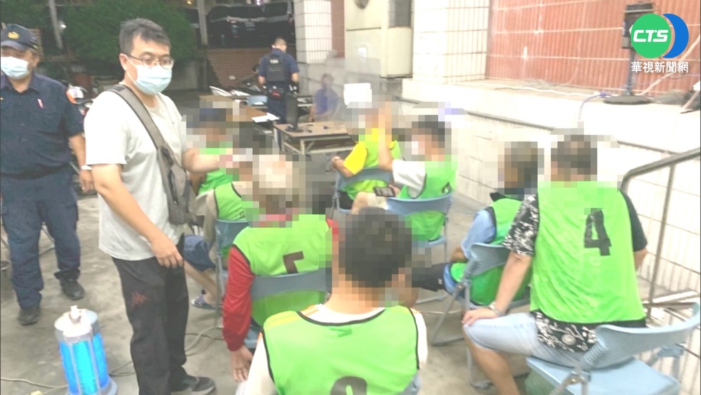 躲田園搭棚架聚賭 警到場賭客拔腿狂奔