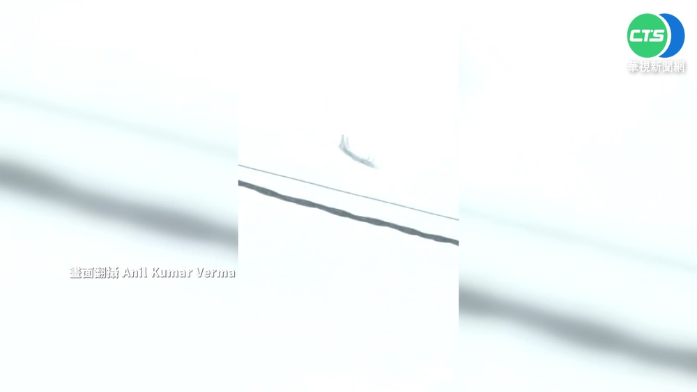 驚魂! 印度客機遇鳥擊 引擎噴火迫降