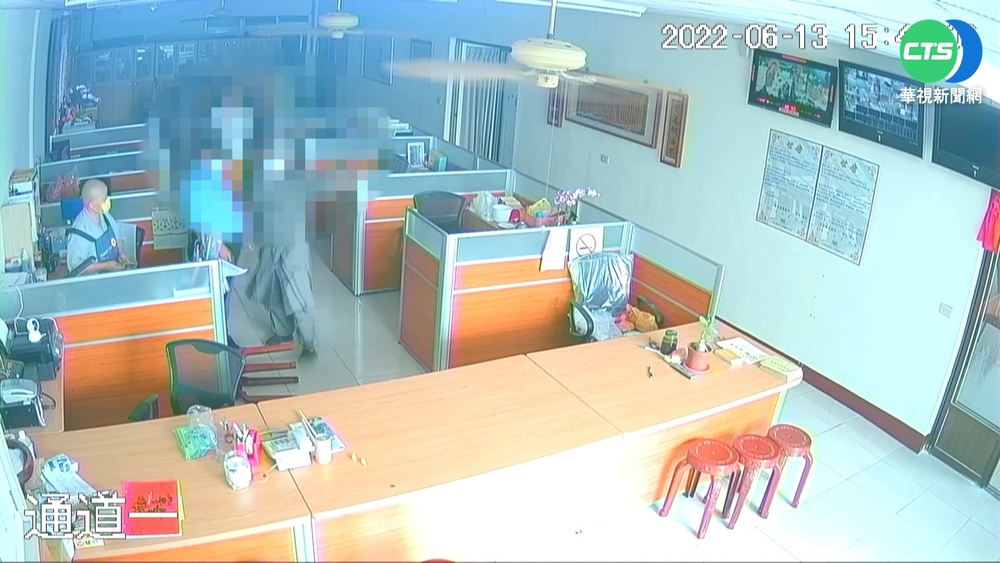火葬場新舊交接爭端 法師持椅砸辦公室