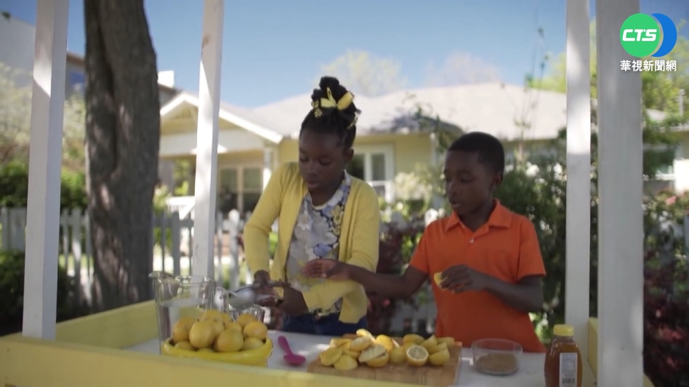 4歲就擺攤! 17歲女孩打造檸檬水王國