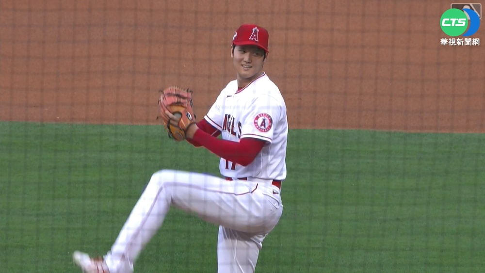 大谷練投"遇襲" 驚訝瞬間又成"表情包"