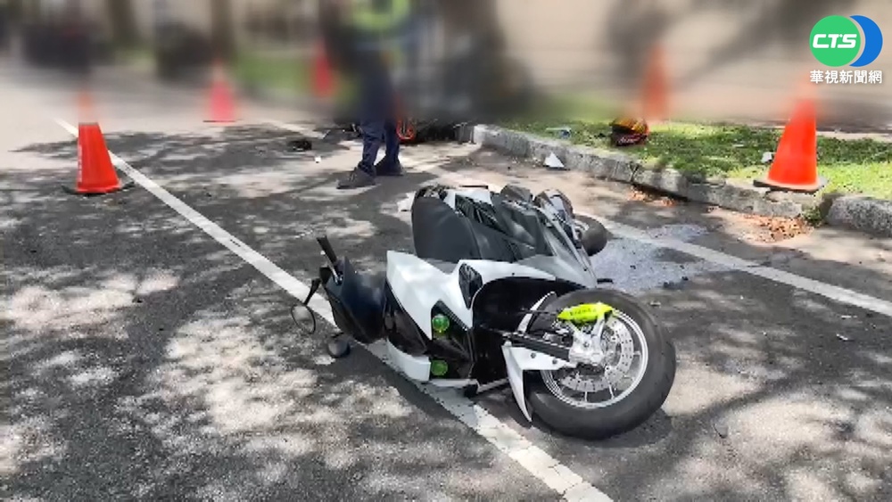 紅牌重機失控撞路邊 IG網紅騎士重傷亡