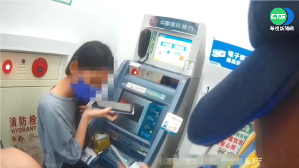 22歲女超商欲匯14萬 民眾見狀攔阻詐騙