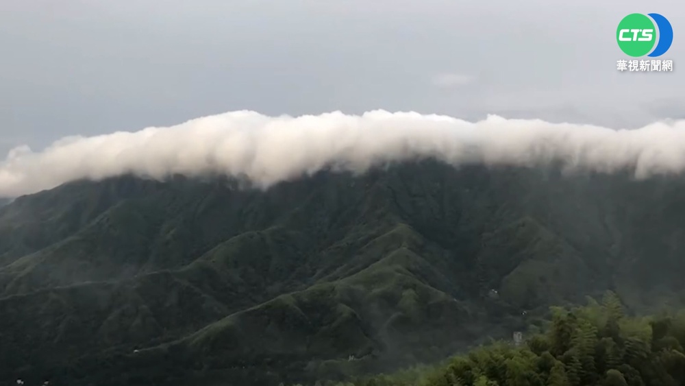 午後南投雨歇現仙境 雲瀑.彩虹嘆為觀止