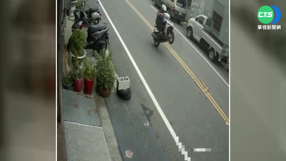 17歲男無照騎車"翹孤輪" 累犯罰3萬.吊扣牌照