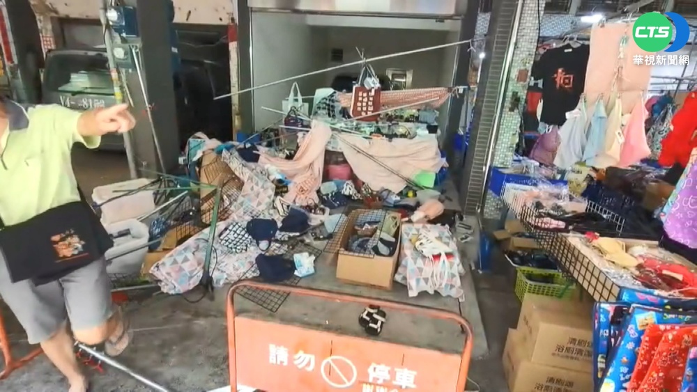 精神不濟? 機車暴衝撞攤位貨架 壓傷5人
