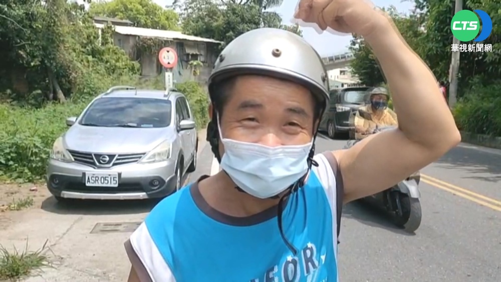 繁殖期變"憤怒鳥" 烏秋俯衝啄騎士