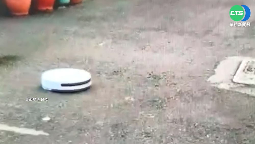 掃地機器人蹺家"掃街" 路人幫忙找失主