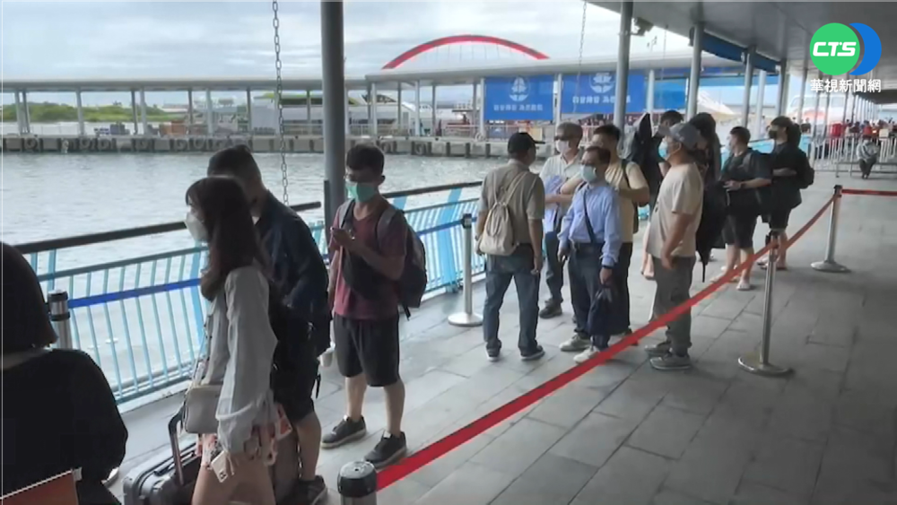 報復性旅遊! 嘉義布袋港湧饕客大啖海鮮