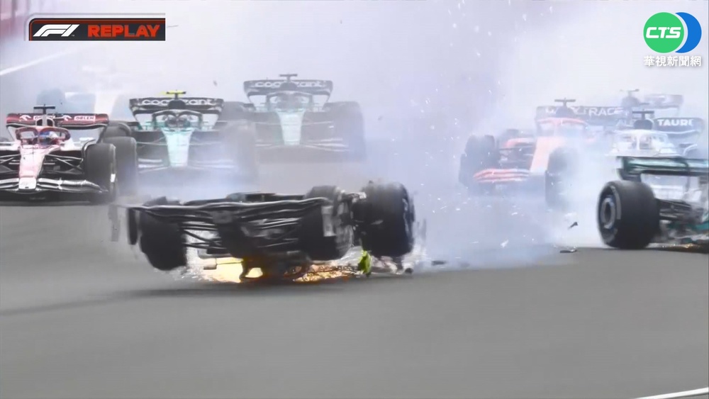F1英國站周冠宇遭撞翻車 Sainz奪生涯首冠