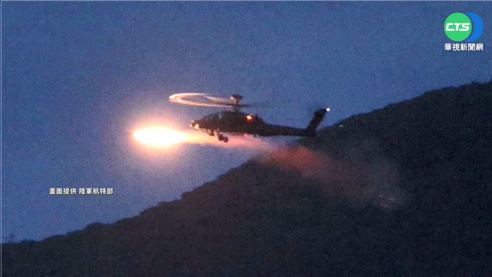 神鷹操演夜訓地獄火! 飛彈攻擊敵軍阻登陸