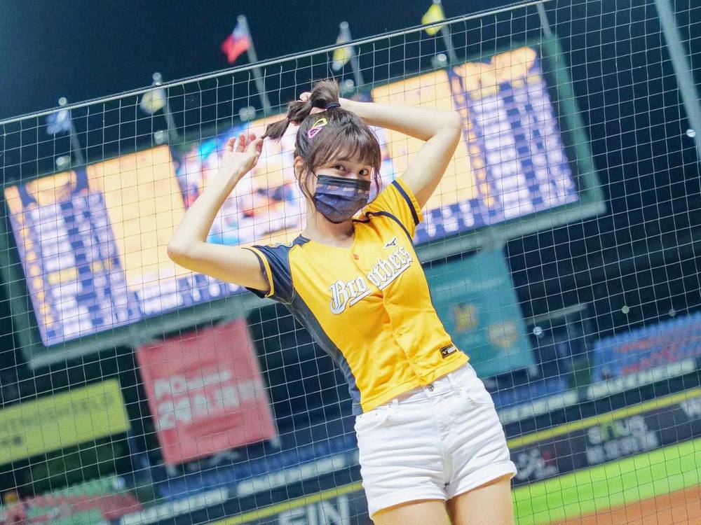 台「最正啦啦隊員」是她？網：只服峮峮啦