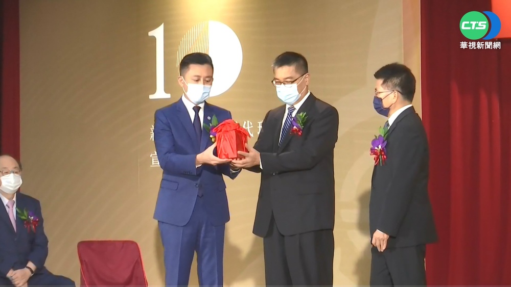 "47年首次離開" 林智堅正式辭竹市長戰桃園