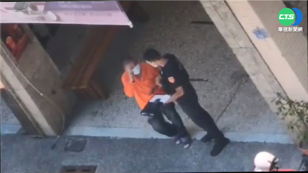 司機哀求警心軟未開單 遭po網質疑放水