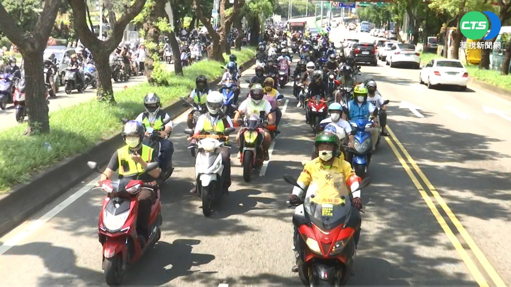 要求"交通大解嚴" 逾5千輛機車上街