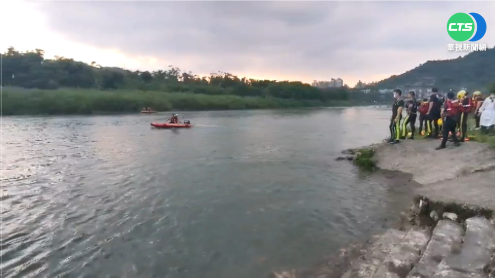 3同事青潭堰戲水 1男疑酒醉落水失蹤!